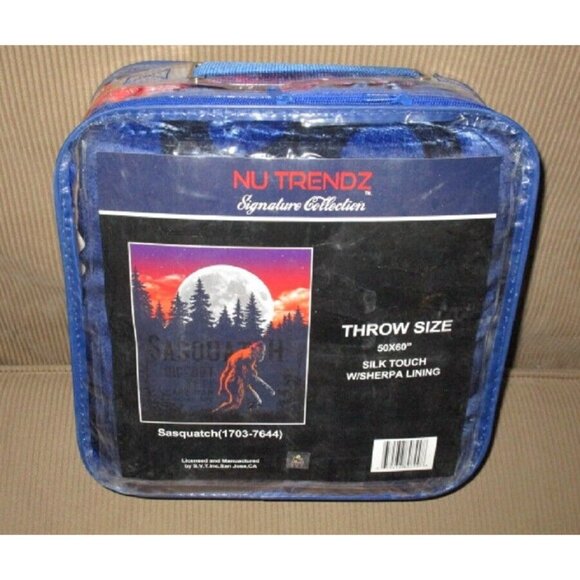 New Sasquatch Big Foot Plush Fleece Throw Gift Blanket Sherpa Full Moon Red Sky - Picture 4 of 4